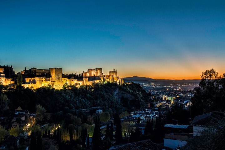 vistas panorámicas de Granada de noche