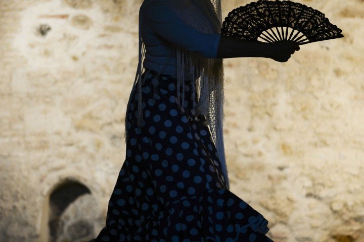 una bailaora con un abanico